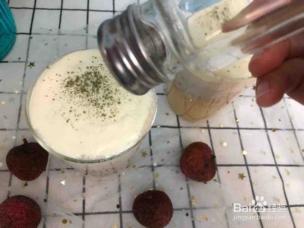 奶盖荔枝绿茶的做法