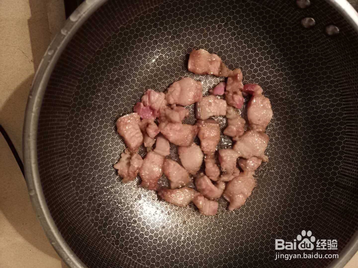 洋葱香煎五花肉怎么做？