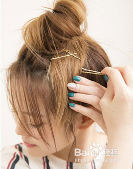 显年轻的丸子头