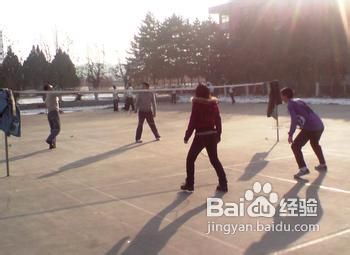 打羽毛球如何防止接发球错误