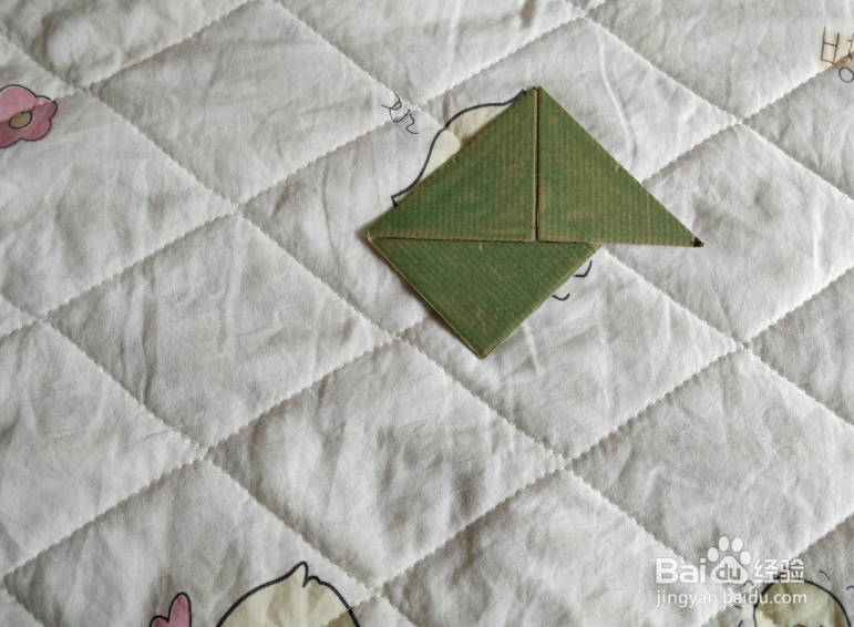 用九巧板怎么拼一个跑步玩耍的小朋友呢？