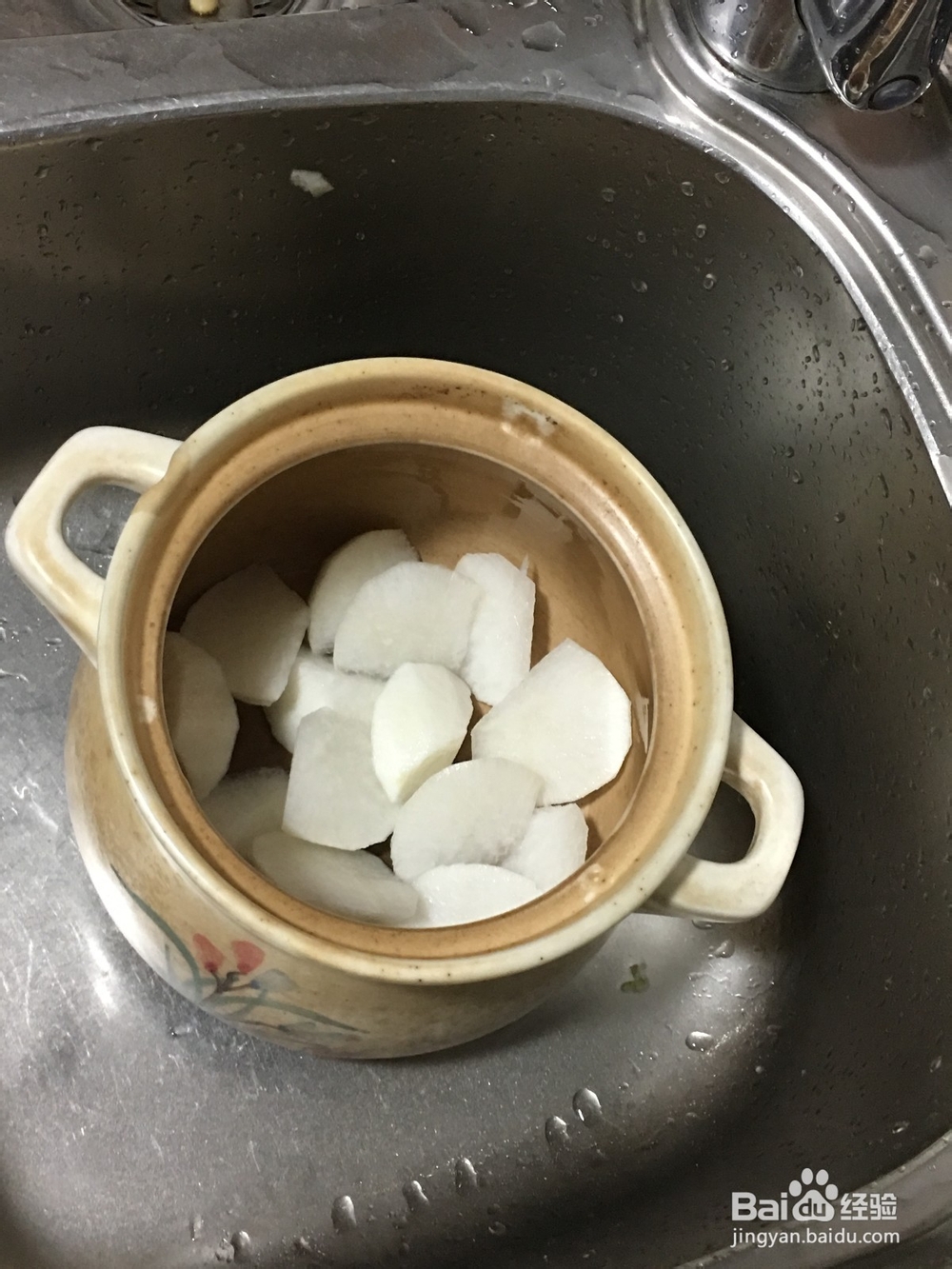 怎样做萝卜黄金煲?