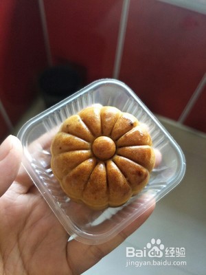 蛋黄豆沙月饼的做法