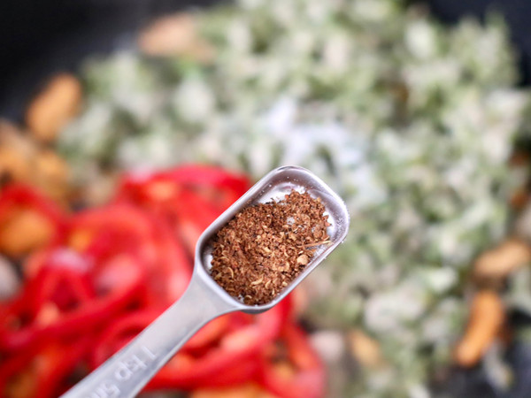 槐花鸡蛋海虹小炒