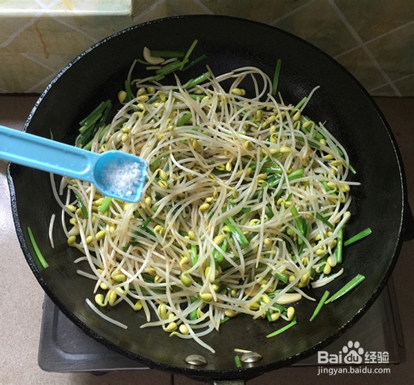黄豆芽炒韭菜的制作方法