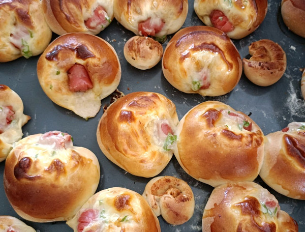 肉松芝士火腿小面包