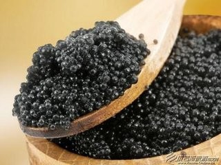 在满洲里旅游品尝俄罗斯美食