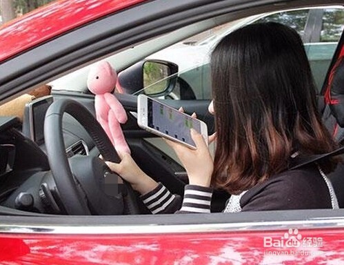 开车如何安全打方向盘