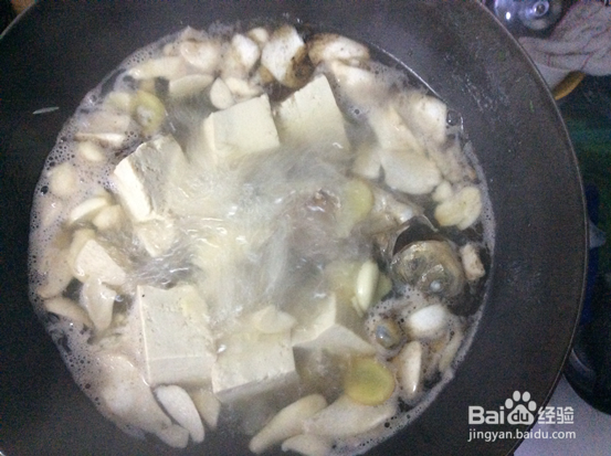 家常鲫鱼炖豆腐
