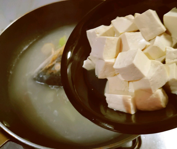 三文鱼头豆腐煲