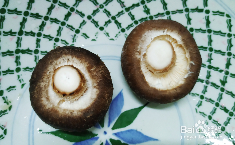 香气浓郁的鲜肉鲜花菇蒸蛋