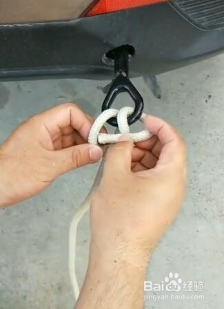 如何系拖车压扣？