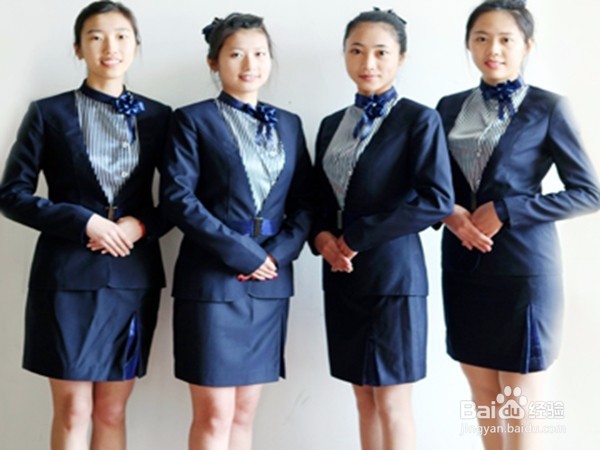 穿高跟鞋时的正确走路姿势是怎样的？