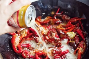 如何做小龙虾干拌刀削面