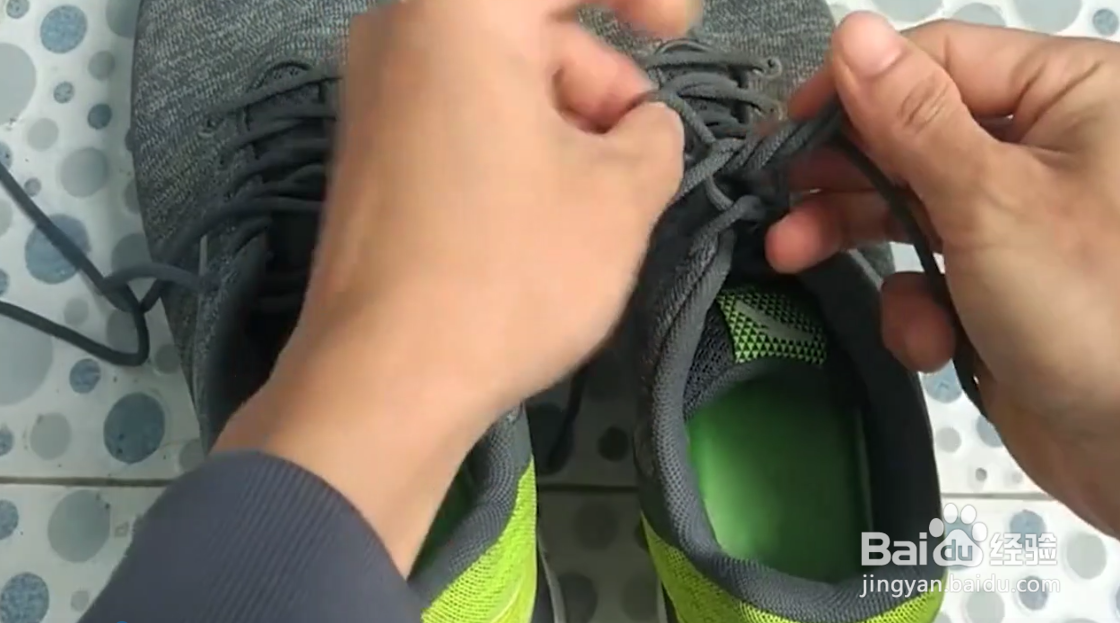 如何系鞋带使鞋带不再松动