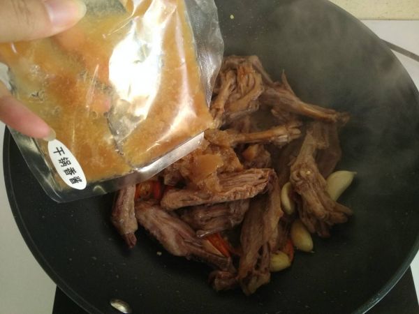 对味酱鸭#食光社干锅鸭#