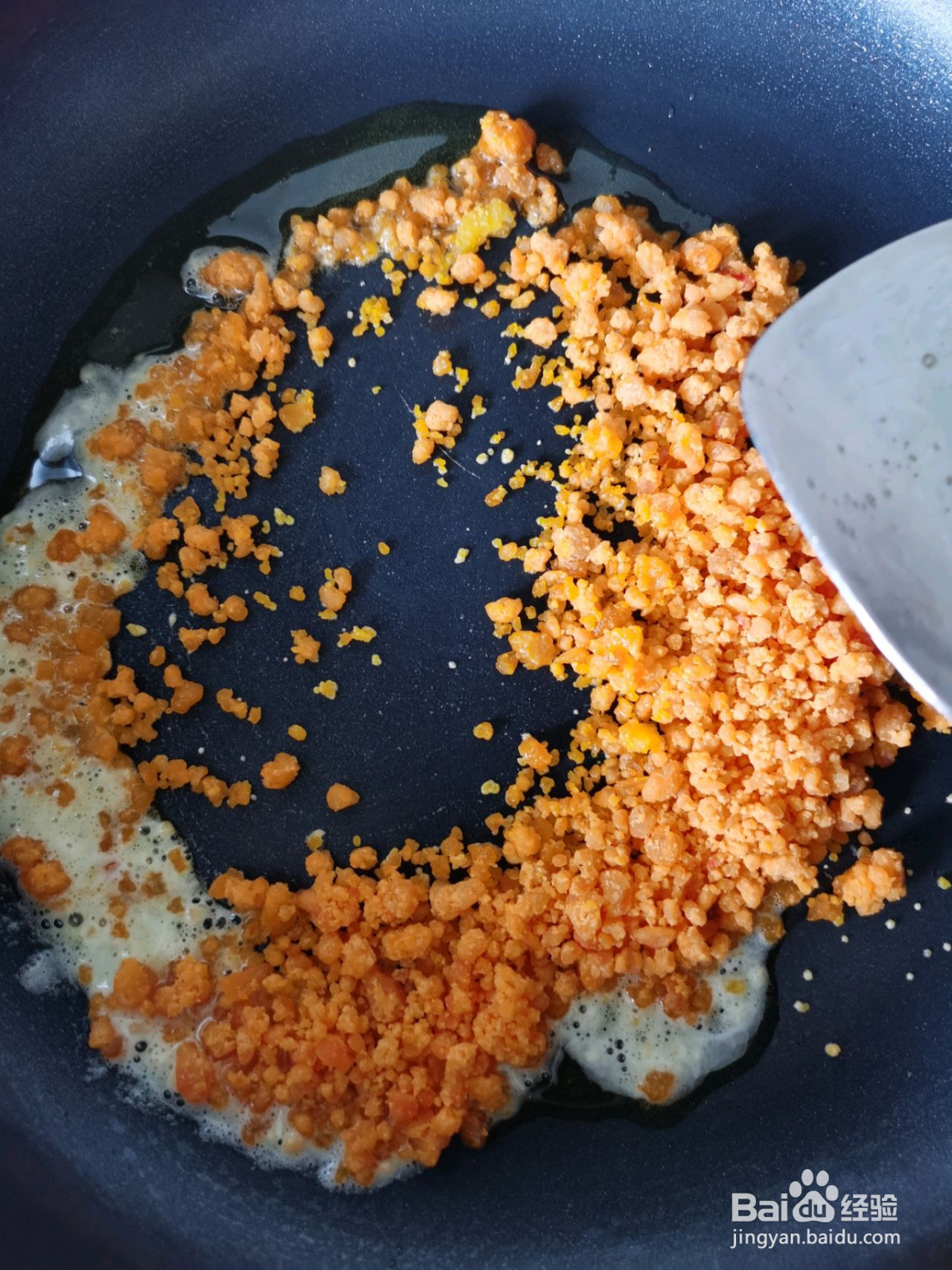 咸蛋黄焗鸡翅的做法