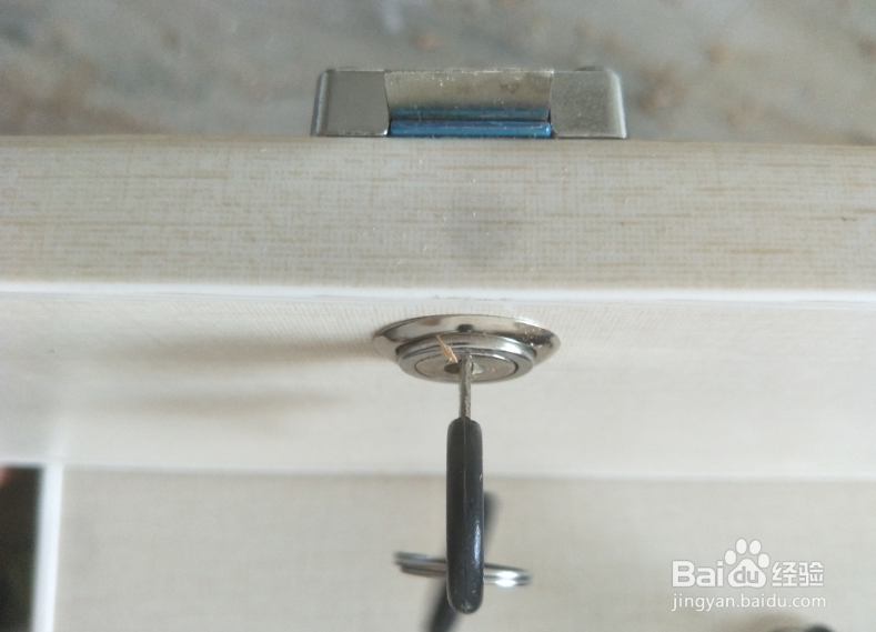 抽屉锁怎么安装?