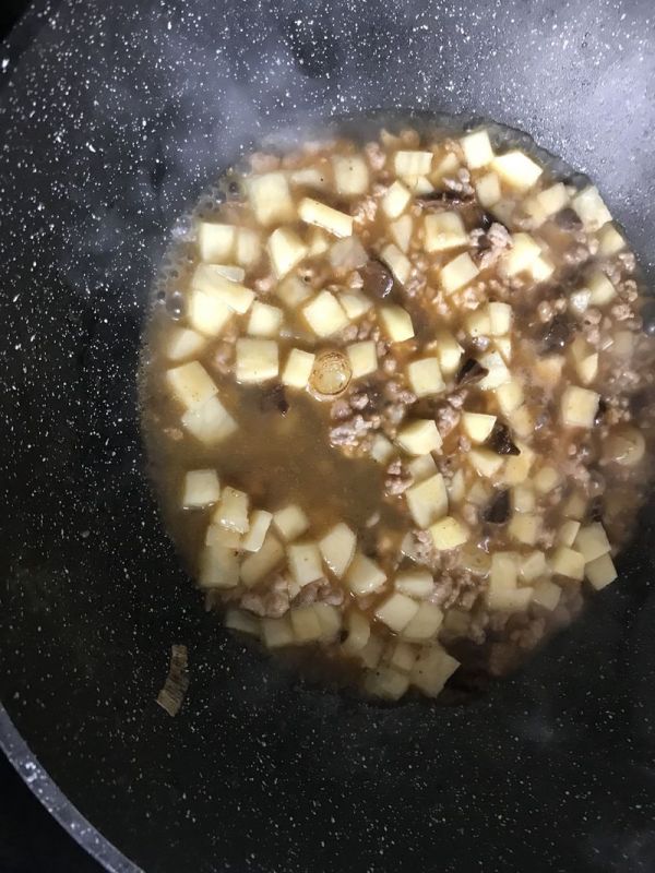 土豆香菇酱捞面