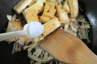 水笋烧老豆腐制作的步骤