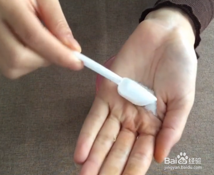 绿核桃皮染手如何去掉