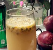 草莓雪碧养乐多的做法