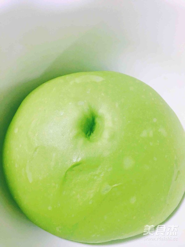 像月牙一般温柔的抹茶红豆软欧包