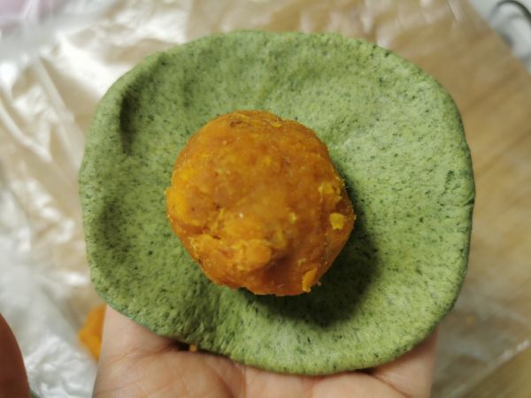 咸蛋黄肉松青团