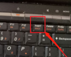 联想笔记本键盘字母变数字怎么办？