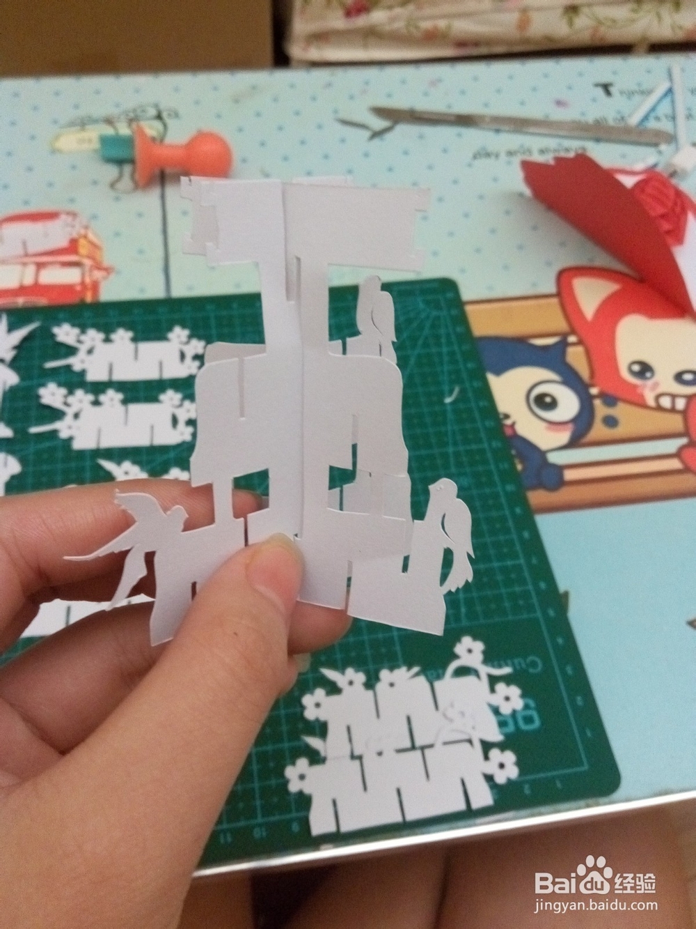DIY手工剪纸3D立体鸟屋