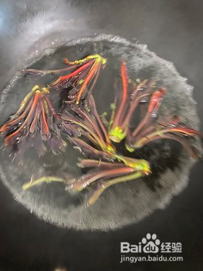这才是香椿炒鸡蛋的正确操作