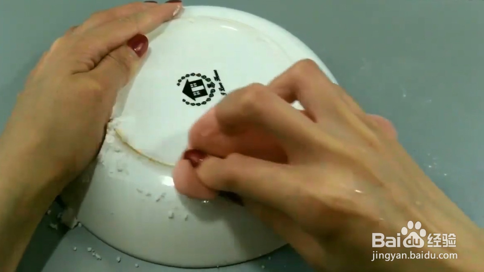 盘子上污垢太难洗,用完这个办法就跟新的一样!