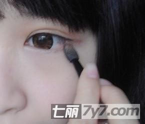 萌系裸妆化妆步骤演绎新年开运妆