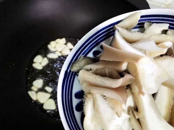 蚝油平菇西蓝花