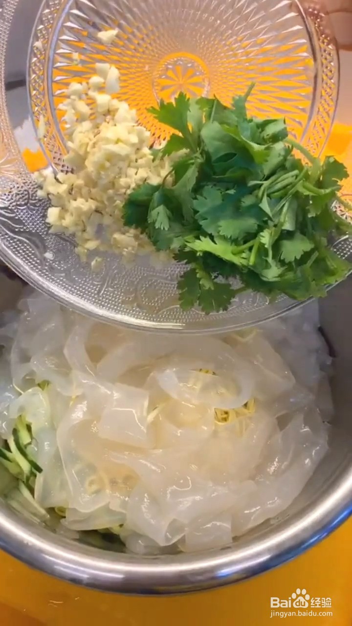 如何制作好吃又爽口的东北拌拉皮