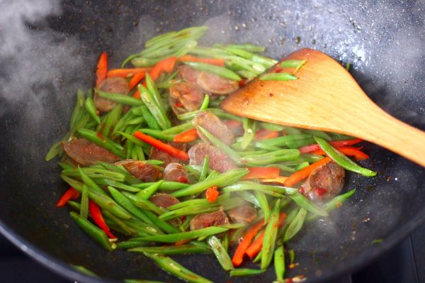 香肠辣爆芸豆丝