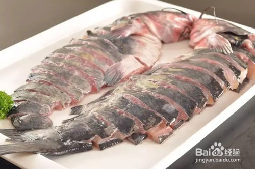 如何制作酱汁焖鱼