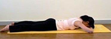 几分钟睡前瑜伽，彻底消灭小肚腩的方法