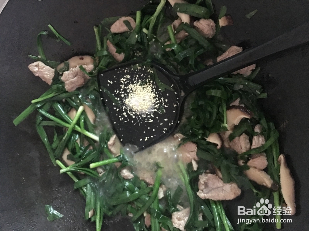 瘦肉炒韭菜的做法