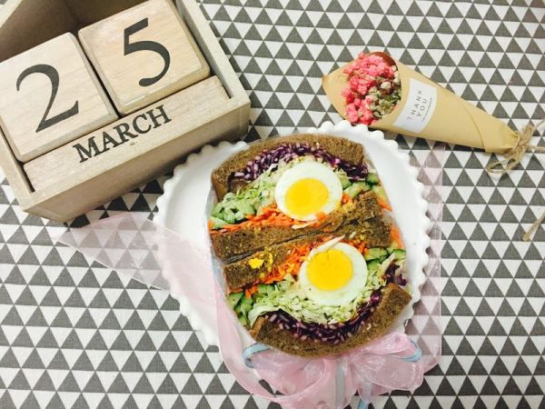 蔬菜鸡蛋三明治