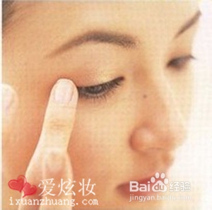 使用液态眼影的四个彩妆技巧