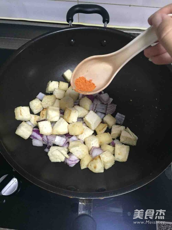 香辣孜然炒馒头粒