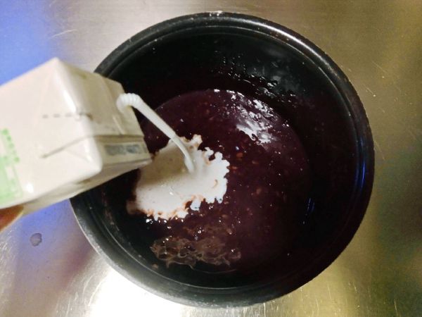 芒果草莓黑雨捞