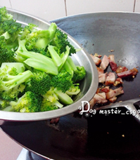 【西兰花炒烧肉】