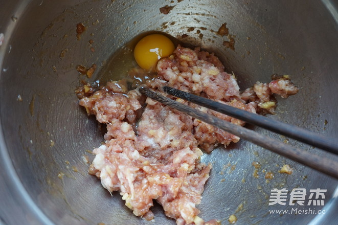 冰花生煎饺的做法