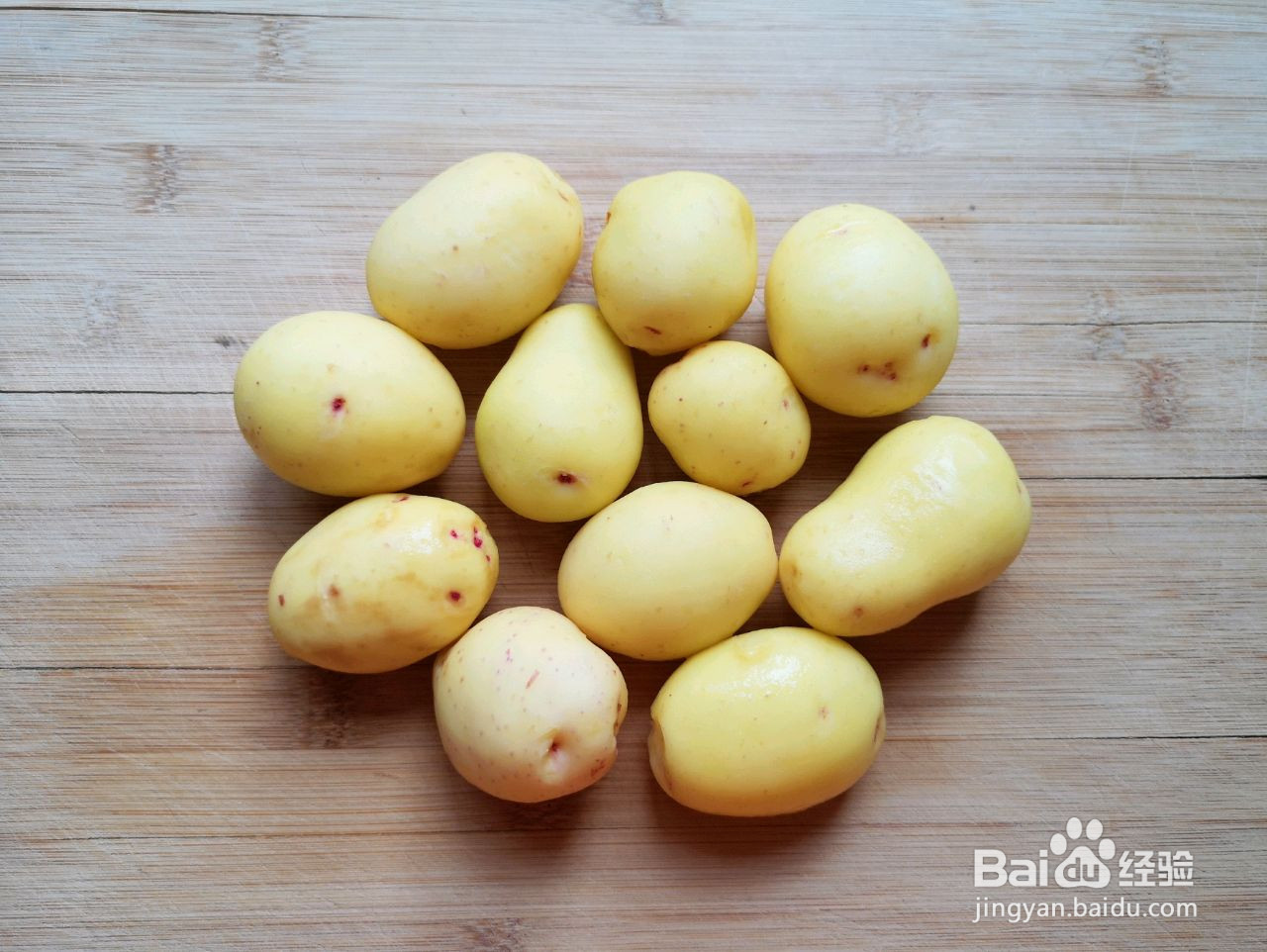 鸡腿炖土豆的做法