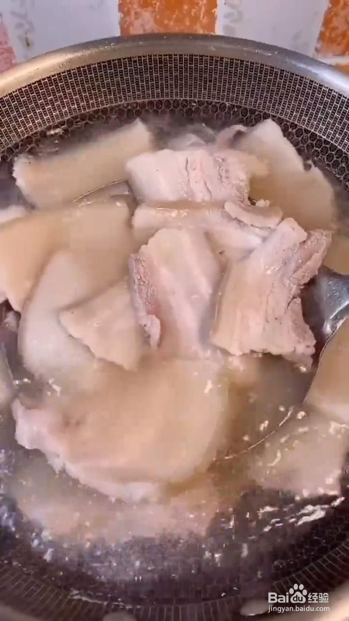 如何制作红烧五花肉？