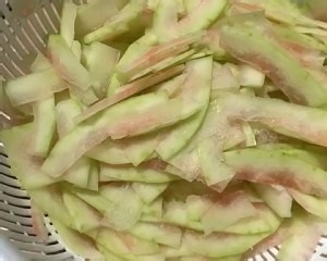 辣炒西瓜皮的做法