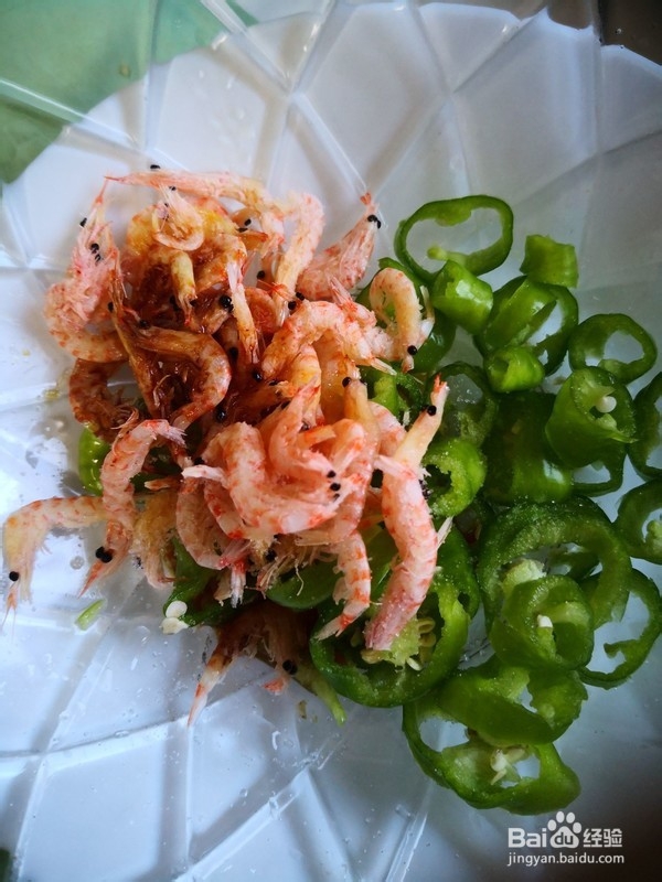 小虾干拌尖椒的做法