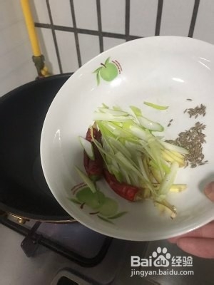 怎么做干煸鱿鱼孜然